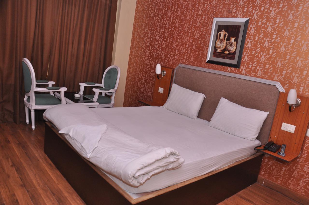 Hotel Samrat Kaushambi Ghaziabad Exterior foto