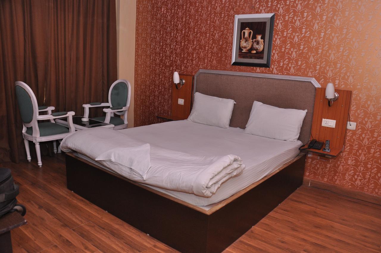 Hotel Samrat Kaushambi Ghaziabad Exterior foto