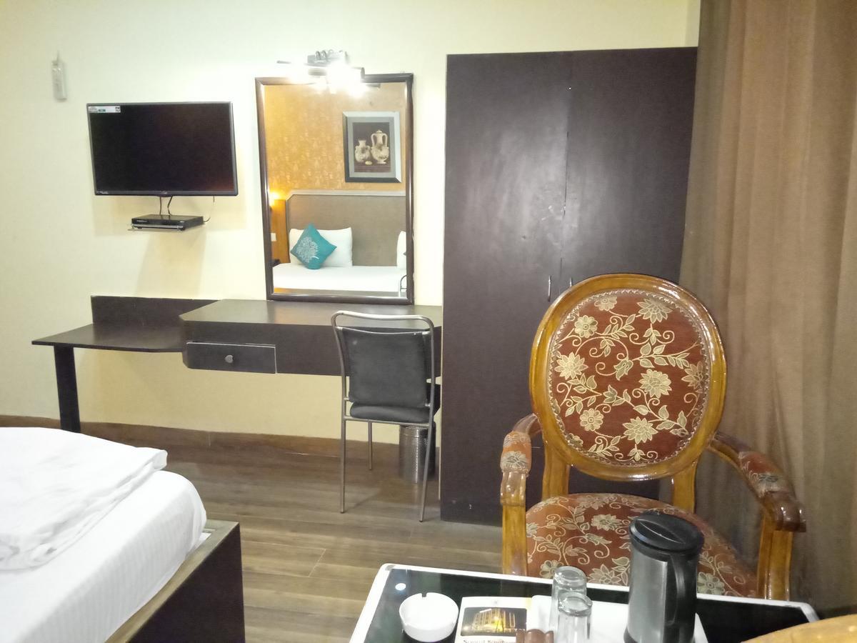 Hotel Samrat Kaushambi Ghaziabad Exterior foto