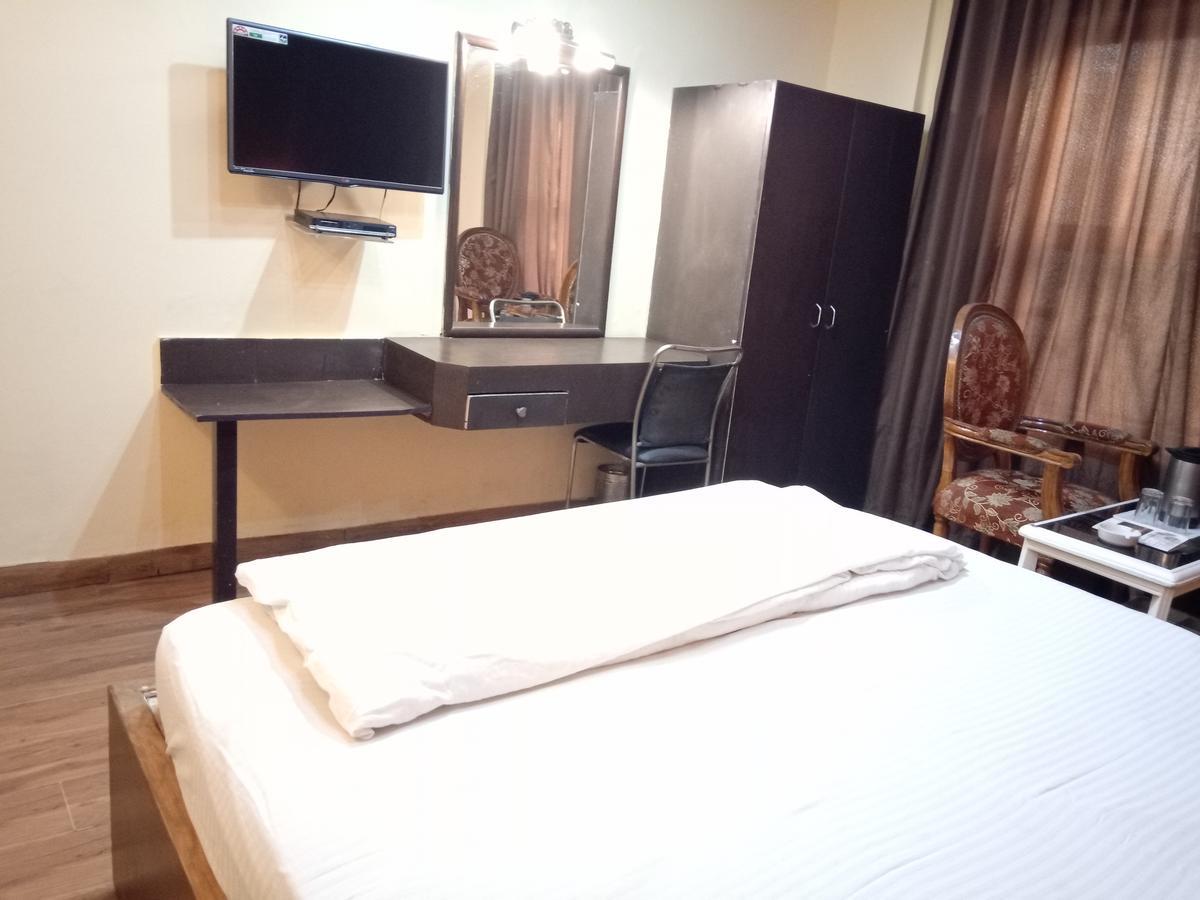 Hotel Samrat Kaushambi Ghaziabad Exterior foto
